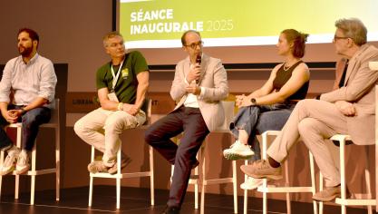 Olivier De Cartier, Frank Mestdagh, Geoffroy Gersdorff, la grimpeuse et écologiste, Eline Le Ménestrel et Wim Vermeulen (de gauche à droite) ont animé la séance inaugurale autour de la durabilité des filières agricoles et alimentaires.