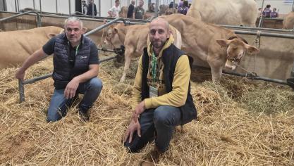Les bovins d’Olivier Tarlevé (à gauche) n’ont pas pu participer au salon à cause de la FCO, contrairement à Mickael Rothureau dont les bêtes ont passé les tests.