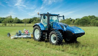 Sur le T6.180 Methane Power le réservoir additionnel avant permet d’embarquer 270l (47kg) de CNG supplémentaires.