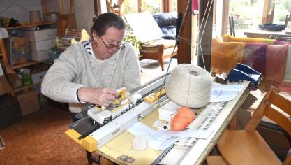 Au-delà de la production, l’atelier de Florence Momin a fait du partage des savoir-faire un pilier de sa démarche.