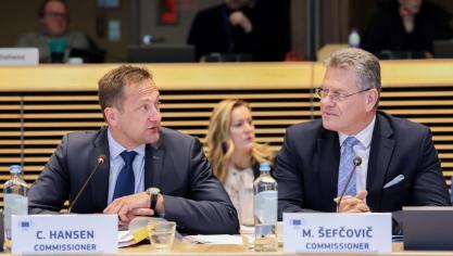 La commission sait que les chiffres, à eux seuls, ne suffisent plus. Elle assume désormais un changement de ton sur la question réglementaire. Sera-ce suffisant ?