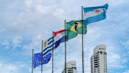 Le Parlement peut décider de saisir  la Cour de justice  de l’UE pour vérifier la compatibilité  de l’accord avec  les traités.