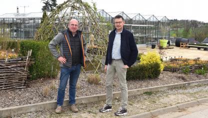 Pour le directeur de l’Epasc Étienne Baijot (à d.) et François Charlier (à g.),  chef de culture, l’essentiel est de former des élèves capables de faire des choix  plutôt que de les subir.