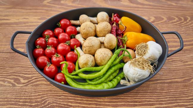 «Avant de gagner quelques pour cent en touchant à l’équilibre de notre alimentation et de notre  agriculture, qui sont l’essence  première de la vie, ne devrions-nous pas commencer par nous interroger sur tous les artifices que l’Homme a créés ? Quelle logique y a-t-il à  se donner bonne conscience en arrêtant de manger de la viande, alors que, chaque jour, les avions  et les voitures sont plus nombreux  à brûler du carburant ?»