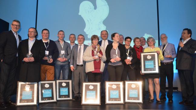 Une photo de famille pour les lauréats des coqs de cristal.