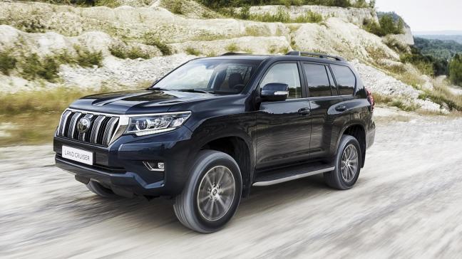 Le Land Cruiser a subi un léger facelift pour afficher un look plus contemporain à l’instar des SUV actuels.