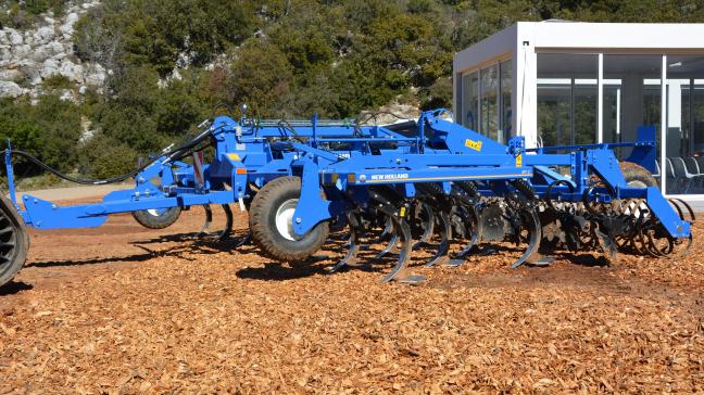 Pas moins de 110
outils de travail du sol arboreront les couleurs New Holland.