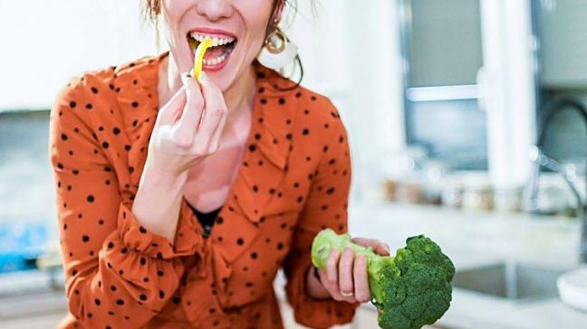 Nathalie Verschueren est nutrithérapeute du centre de formation en nutrithérapie appliquée (CFNA) et membre de l’Union des nutrithérapeutes francophones (UDNF). Pour elle, il est temps de redonner la priorité à la vraie nourriture et aux aliments naturels et peu transformés dans nos assiettes.