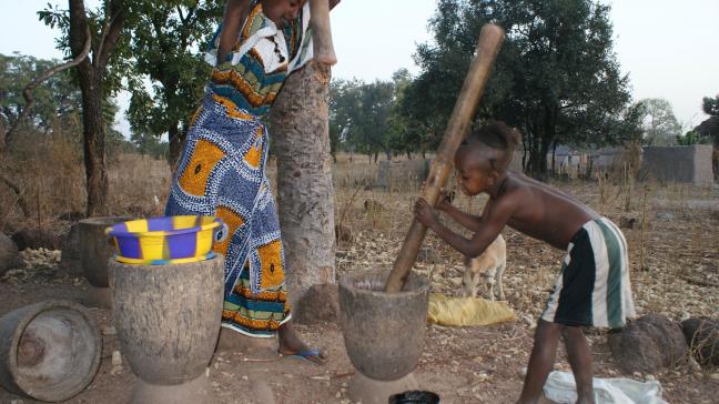 La propagation du Covid-19 rend la situation particulièrement difficile dans le Sahel central, englobant le Burkina Faso, le Mali et le Niger. Les potentiels blocages logistiques de l’approvisionnement en céréales seraient désastreux pour les populations souffrant déjà d’insécurité alimentaire.