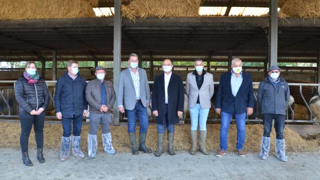 Pour le ministre Borsus (au centre), qui était venu à la rencontre de l’OP Les Saveurs d’Ardenne en présence des représentants du groupe Colruyt, une telle organisation est l’une des nombreuses réponses à apporter à la crise que vit le secteur agricole.