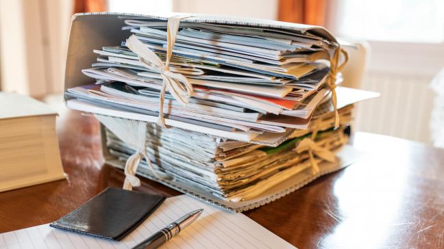 Suite à l’aveu de faillite ou la citation en faillite, le tribunal de l’entreprise tiendra une audience en présence du Procureur du Roi. Il déclare l’entreprise en faillite s’il estime que les conditions de la faillite sont réunies et désigne un juge-commissaire et un ou plusieurs curateurs.