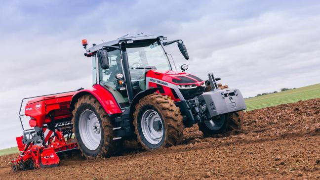 Les tracteurs de la série 5S équipés du Datatronic 5 sont prêts pour l’agriculture  de précision, notamment grâce au guidage automatique MG Guide,  au contrôle de section MF et à la commande de taux MF.