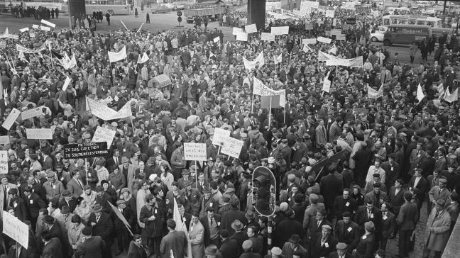 Sur les panneaux des manifestants du 23 mars 1971, on pouvait notamment lire « Ne fauchez pas ceux qui sèment », « Nous sommes les serfs du XX e  siècle », « Si nos vaches donnaient de la bière, nous serions millionnaires »...