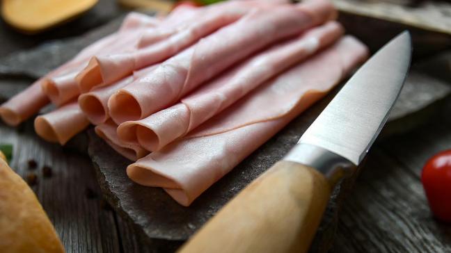 Ce défaut de viande déstructurée est observé lors du désossage des jambons frais des porcs charcutiers, et se caractérise par une perte de la structure et une décoloration des muscles profonds de la cuisse.