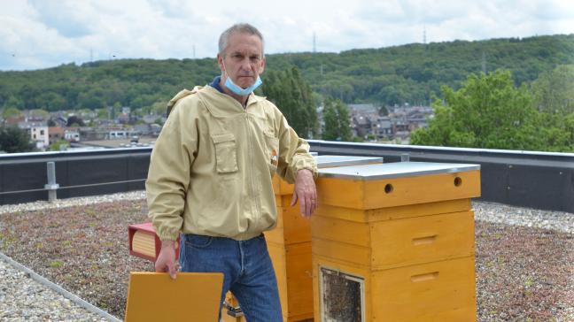 Pour Christophe Close, la ruche connectée est un outil important pour l’apiculteur car il lui permet à distance, de jour comme d enuit, de prendre connaissance de l’état de santé des abeilles, d’anticiper leur mouvement, sans les déranger.