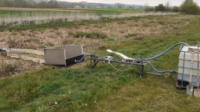 Simulateur de ruissellement utilisé sur les essais pour déterminer la capacité des barrières à freiner les flux d’eau.