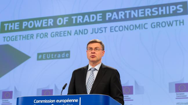 « Nous devons nous assurer que les engagements en matière de durabilité pris dans le cadre des accords commerciaux de l’UE ne restent pas uniquement sur le papier, ils doivent  se concrétiser sur le terrain » a indiqué M. Dombrovskis.