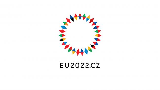 Le logo de la présidence est un symbole graphique contenant un total de 27 éléments qui représentent un nombre égal d'États membres. Chaque élément est basé sur les couleurs du drapeau de chacun  des pays et correspond à une forme  stylisée de flèche de boussole.