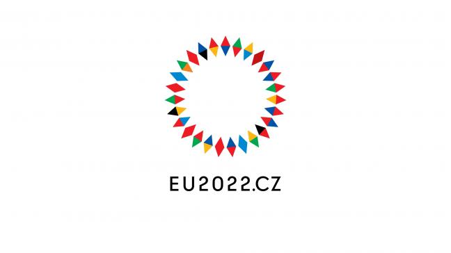Le logo de la présidence est un symbole graphique contenant un total de 27 éléments qui représentent un nombre égal d'États membres. Chaque élément est basé sur les couleurs du drapeau de chacun des pays et correspond à une forme stylisée de flèche de boussole.