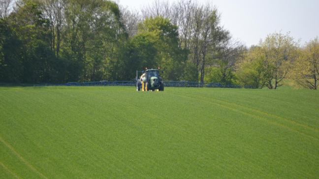 Les espèces présentes déterminent les substances actives à utiliser alors que le niveau d’infestation et le stade de développement modulent les doses à appliquer.