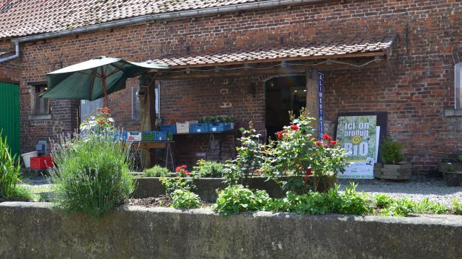 Les magasins spécialisés offrent un modèle de soutien à l’agriculture locale et  à la transformation artisanale belge en favorisant ceux-ci dans leurs rayonnages  et en répartissant plus équitablement la marge sur toute la chaîne.