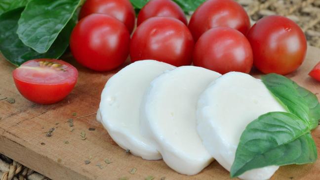 mozzarella-g65e7b39d1_1280