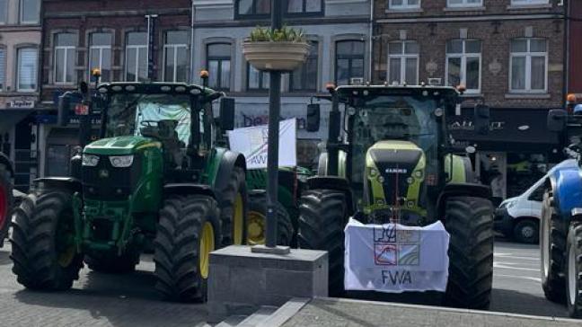 Entre 250 et 300 agriculteurs ont manifesté ce lundi à Namur.