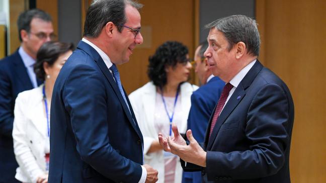 Le ministre David Clarinval s’est félicitéde la volonté de son collègue espagnol Luis Planas (à droite),président du conseil de l’Agriculture,d’avancer dans le débat sur les NBT, «une priorité que la Belgique partage».