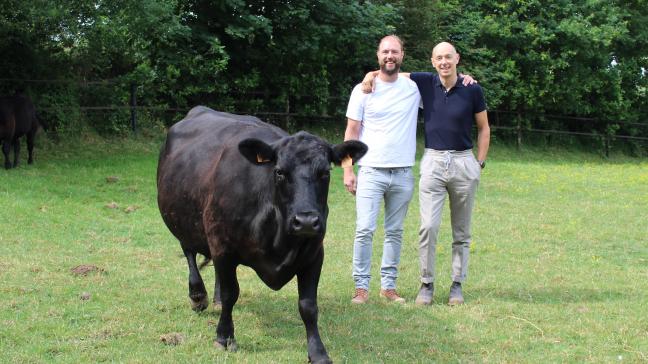 Arnaud Vandenbogaerde (à droite) et Ludovic Ghyselen, cofondateurs d’Angus Grand Cru.