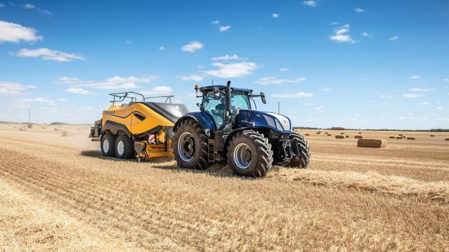 Le mode «presse haute densité» accroît le confort de l’opérateur en optimisant l’interaction entre le tracteur et une presse haute densité.