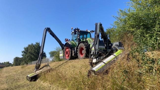 Le bras de fauche GreenTec Spider propose une zone de travail totale de 270 degrés autour du tracteur.