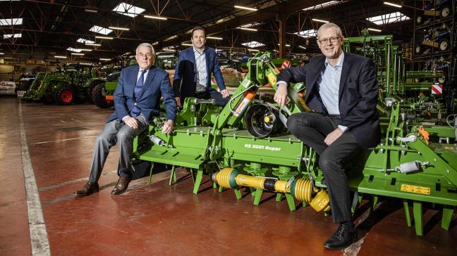 De gauche à droite : Christian Van der Haeghe, Julien Van der Haeghe et Jean-Christophe Smeets représentent les 3 ème  et 4 ème  générations à la tête de l’entreprise familiale.