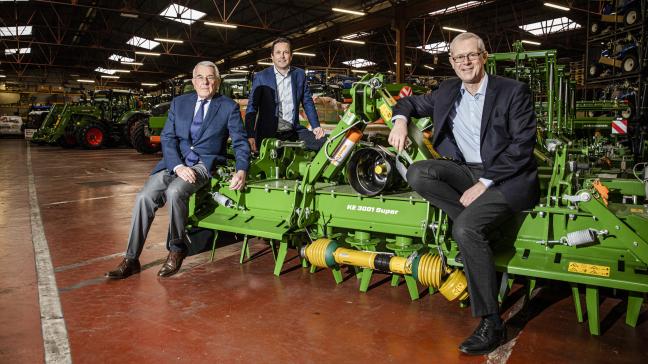 De gauche à droite : Christian Van der Haeghe, Julien Van der Haeghe et Jean-Christophe Smeets représentent les 3 ème et 4 ème générations à la tête de l’entreprise familiale.