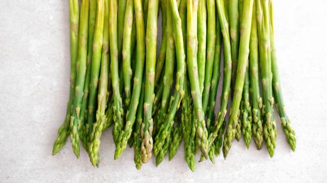 Il est déjà possible de trouver de l’asperge depuis plusieurs semaines dans les magasins. Cependant, ce n’est pas la wallonne. Elle vient généralement de Flandre, pour la blanche, mais parfois de beaucoup plus loin pour l’asperge verte : le Pérou.