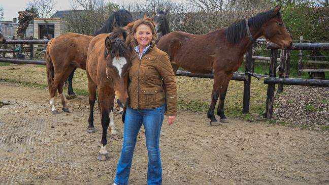 Anne De Wulf a opté pour ce concept il y a cinq ans. Et il y a une liste d’attente pour mettre son cheval en pension chez elle.