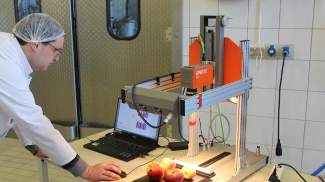 Parmi les innovations, cette caméra hyperspectrale permet de constater des moisissures qui ne sont pas visibles.