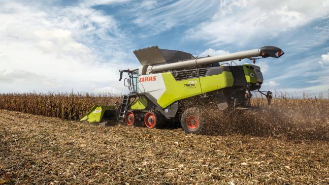 La Trion 740 se décline en versions « classique » sur roues, Terra Trac (sur chenilles) et Montana (compensation de dévers).
