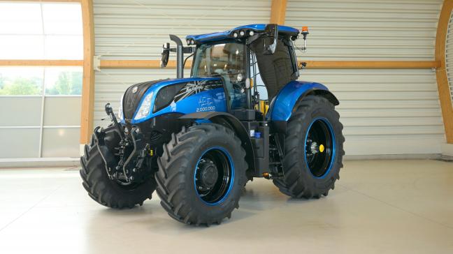 Le deux millionième tracteur produit à Basildon revêt une livrée spéciale, afin de célébrer cet événement comme il se doit.
