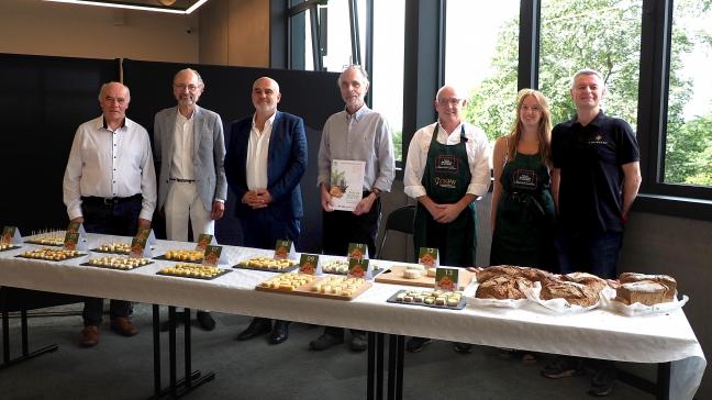 Le parc du château de Harzé ouvrira ses grilles à 25 producteurs, wallons pour la plupart, qui feront découvrir environ 200 fromages, lesquels seront proposés à la dégustation et à la vente.
