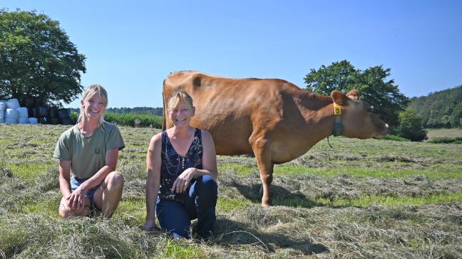 Mère et fille gèrent leur exploitation laitière de 152 vaches. Et c’est en mai que Judith Deblon a pris la présidence du Herd-Book Jersey.