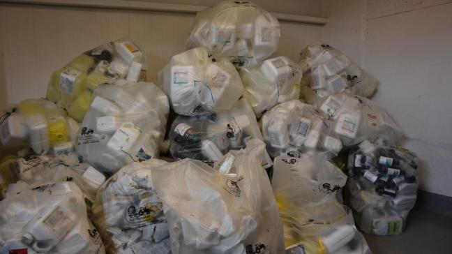Les emballages vides doivent obligatoirement être déposés dans des sacs AgriRecover.