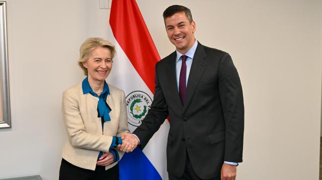 Ursula von der Leyen a rencontré fin septembre le président paraguayen Santiago Pena pour affirmer la volonté de la commission de faire progresser le dossier de l’accord commercial UE/Mercosur en vue d’une conclusion des pourparlers.