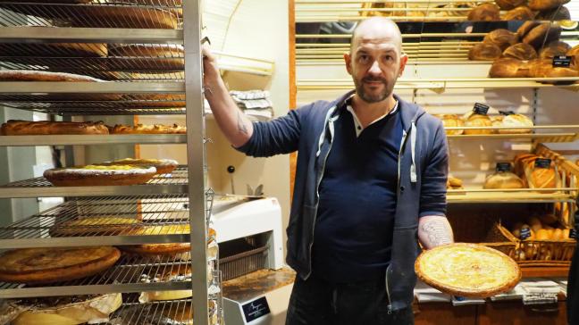 Sébastien Papeleux et sa désormais célèbre tarte au sucre blanc qui a remporté un Coq de cristal en 2023.