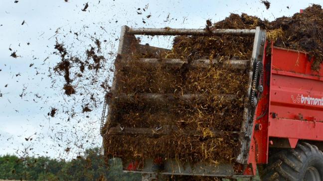 Hors zone vulnérable,  seul l’épandage  de fertilisants  organiques lents  est permis sur sol  gelé.