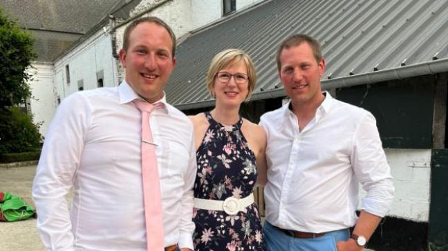 Depuis 2020, Loïc, Florence et Kévin  collaborent sur la ferme familiale.