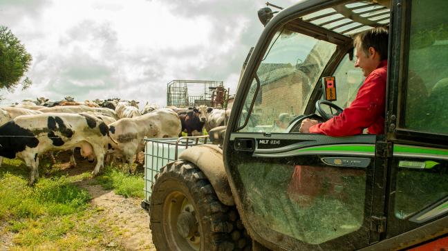 La commission se félicite que plus de la moitié des citoyens considèrent que le niveau du soutien financier de l’UE aux agriculteurs pour les aider à stabiliser leurs revenus est correct.