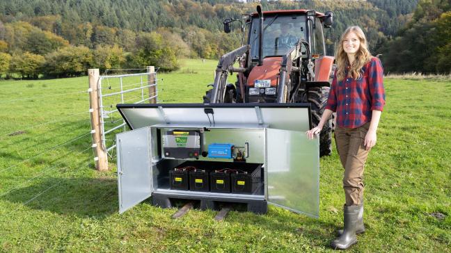 Le boîtier intègre quatre batteries, pour un total de 800 Ah.