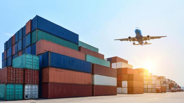 La libéralisation du commerce agricole, loin de soutenir les petits agriculteurs, provoque donc une concurrence déloyale puisque des produits semblables sont disponibles ailleurs et moins chers, car moins encadrés par des normes, indique le rapport.
