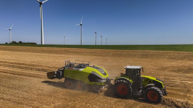 Claas promet un débit de chantier  de 70 t de paille pressée à l’heure.
