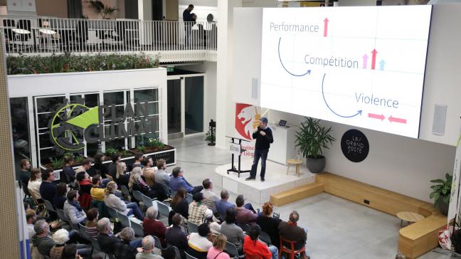 Le « Plan Climat », fondé sur la coopération et l’implication des acteurs de terrain, vise à réduire les émissions de CO2, renforcer la résilience territoriale et ancrer la transition dans les pratiques locales.